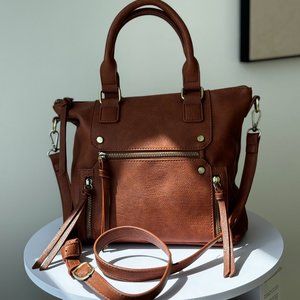 Stylish Vegan Leather Crossbody Bag: Cruelty-Free Chic! 🌿👜